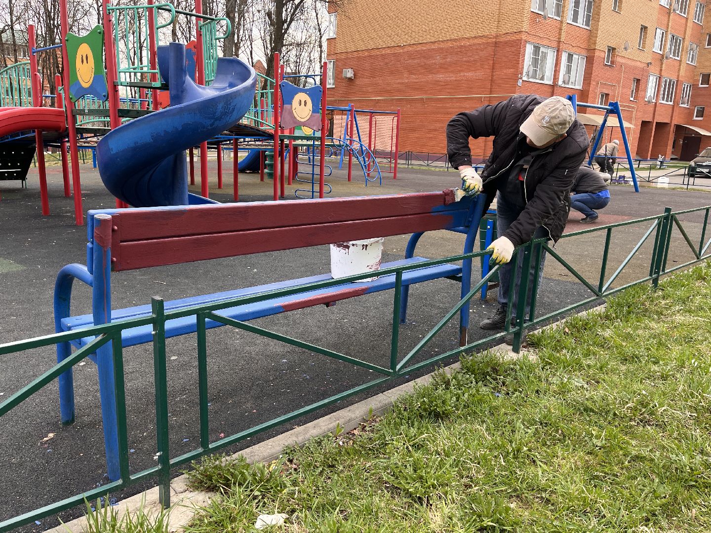Шаховская, детская площадка, покраска