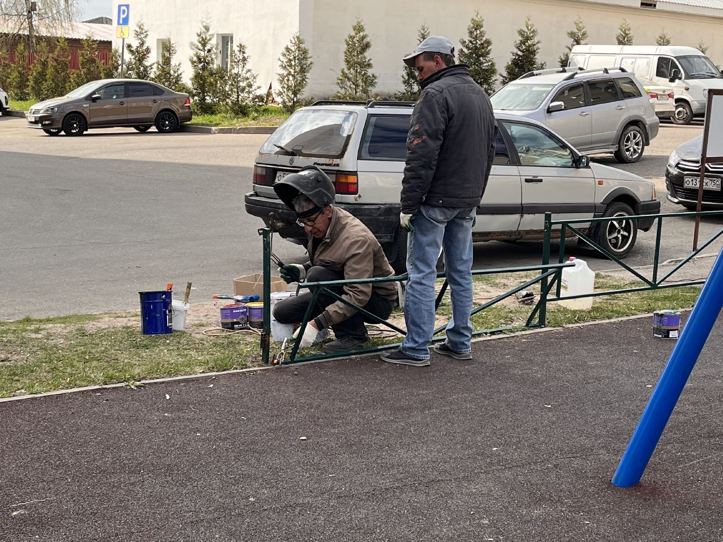 Шаховская, детская площадка, покраска
