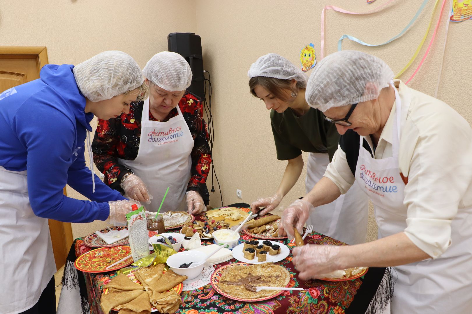 серебряные пруды, социальная защита серебряных прудов, активное долголетие, масленица, блины, налистники, молодогвардейцы серебряных прудов,