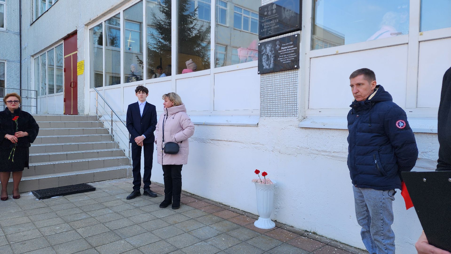 вертикалки, Открытие памятной доски бойцу СВО, Школа имени Тимофеева, Памятная доска герою сво,
