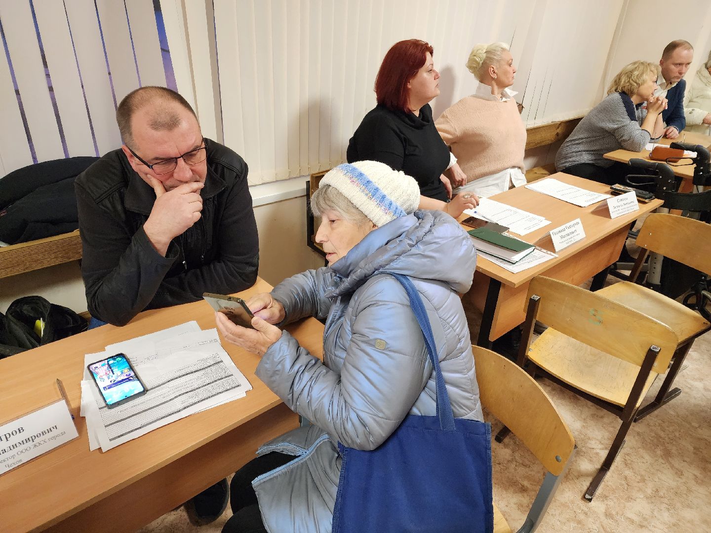 Чехов, микрорайон Венюково, выездная администрация, встреча с жителями, обращения граждан, улица Чехова, входная группа, ступеньки, входная дверь, тамбур, потолок и стены, текущий ремонт, обновление, управляющая компания, содержание дома,