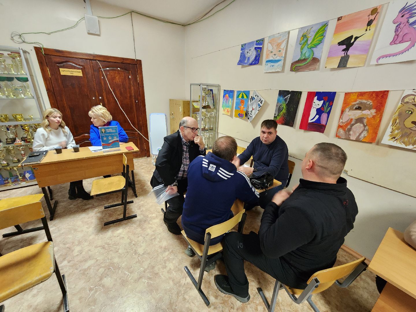 Чехов, микрорайон Венюково, выездная администрация, встреча с жителями, обращения граждан, улица Чехова, входная группа, ступеньки, входная дверь, тамбур, потолок и стены, текущий ремонт, обновление, управляющая компания, содержание дома,