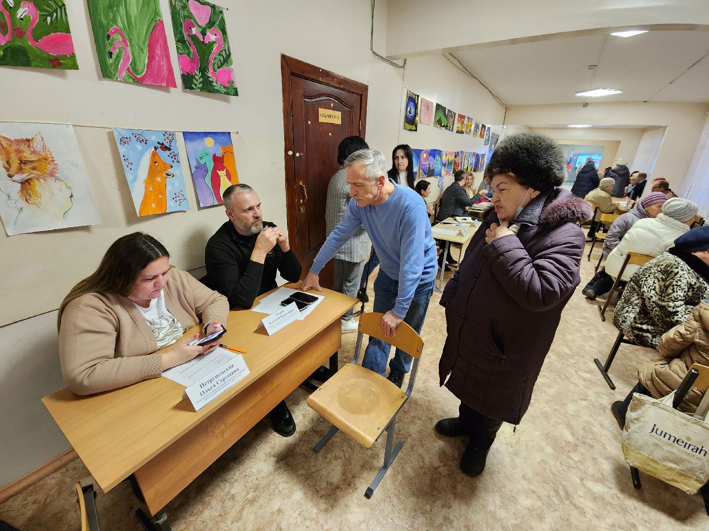 Чехов, микрорайон Венюково, выездная администрация, встреча с жителями, обращения граждан, улица Чехова, входная группа, ступеньки, входная дверь, тамбур, потолок и стены, текущий ремонт, обновление, управляющая компания, содержание дома,