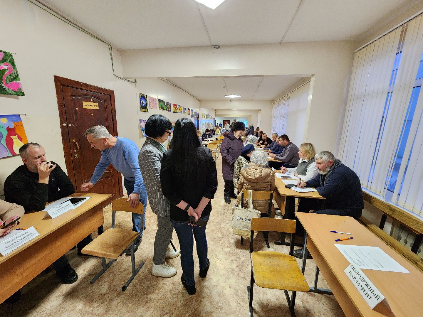 Чехов, микрорайон Венюково, выездная администрация, встреча с жителями, обращения граждан, улица Чехова, входная группа, ступеньки, входная дверь, тамбур, потолок и стены, текущий ремонт, обновление, управляющая компания, содержание дома,