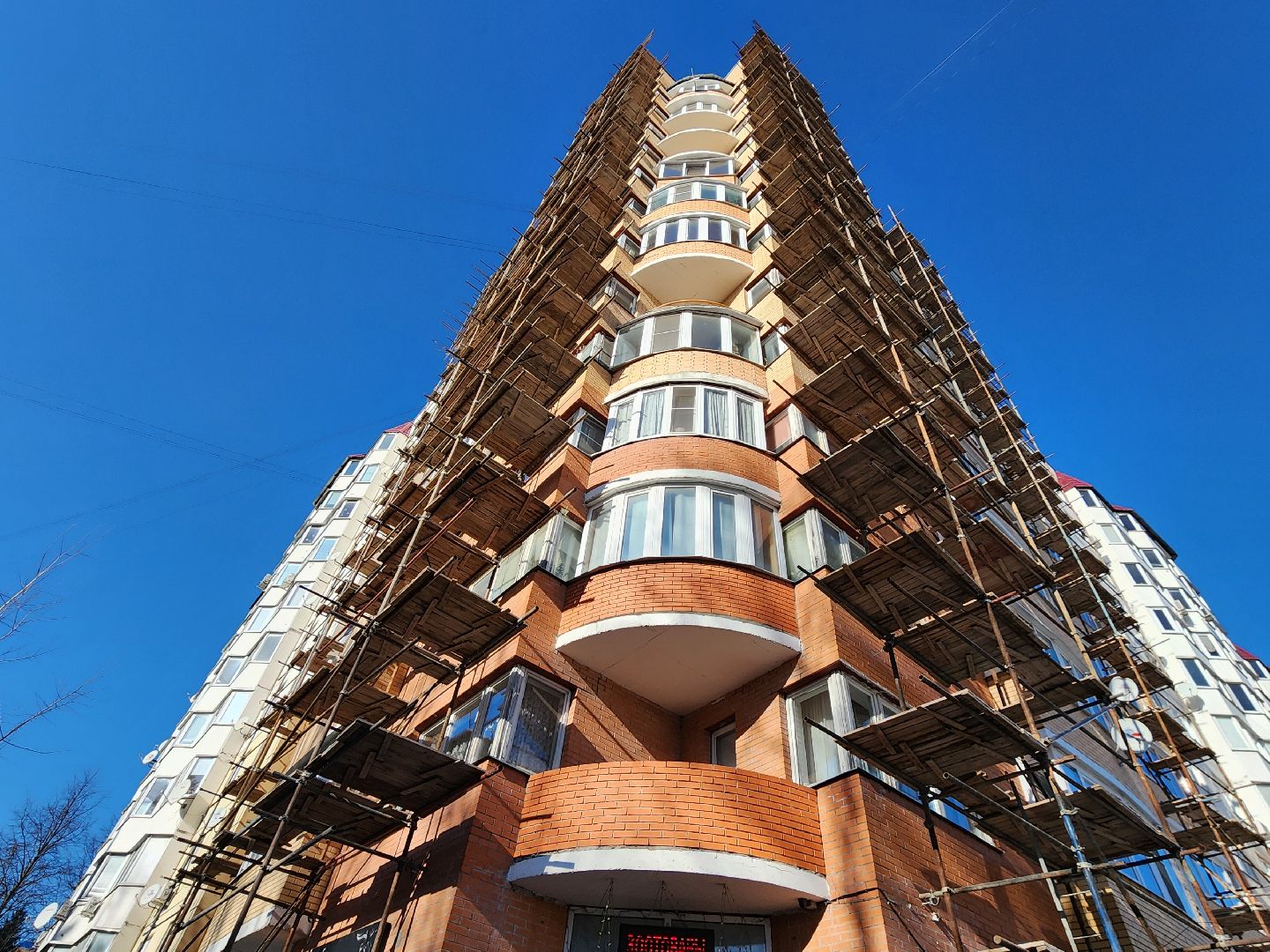 Чехов, улица Дружбы 1а, жилой дом, капитальный ремонт фасада, реконструкция фасада, обновление наружных стен, фонд капитального ремонта мо, несущая способность фасада, теплоизоляция, гидроизоляция, вертикалки,