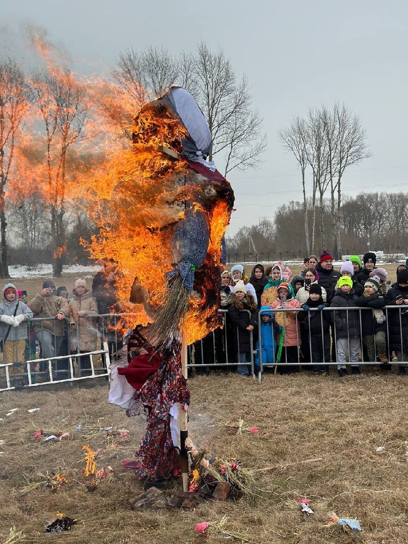 масленица, чучело, серебряные пруды, парк серебряный, масленичные гуляния,