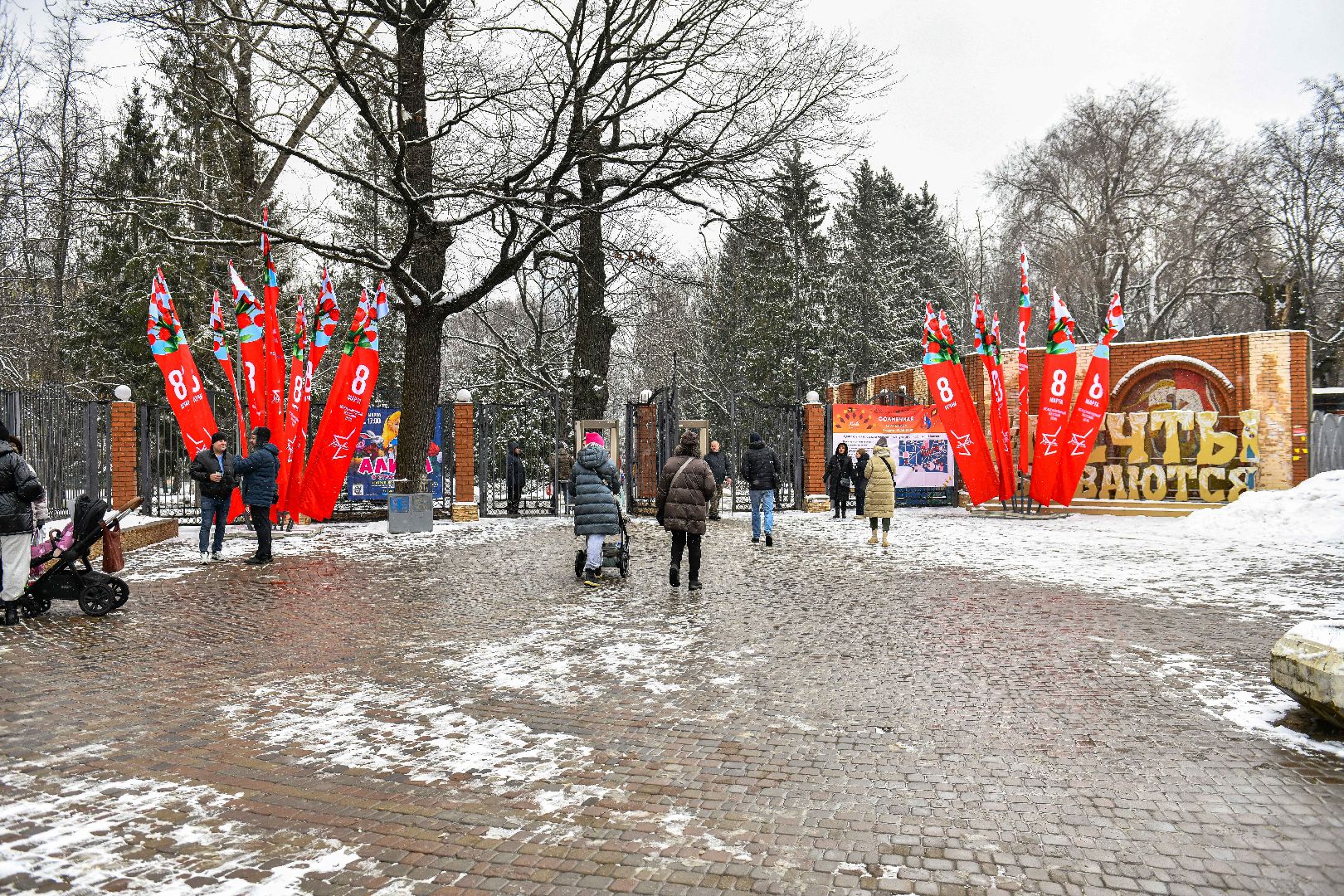 8 марта, Флаги, Украшение, Город, вертикалки,