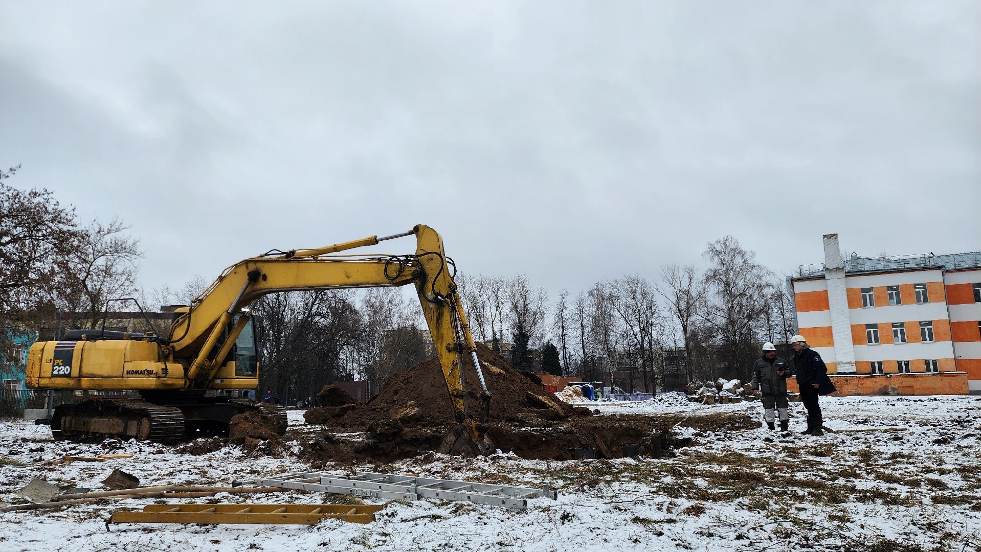 вертикалки, Бронницы, Строительство пристройки к лицею,