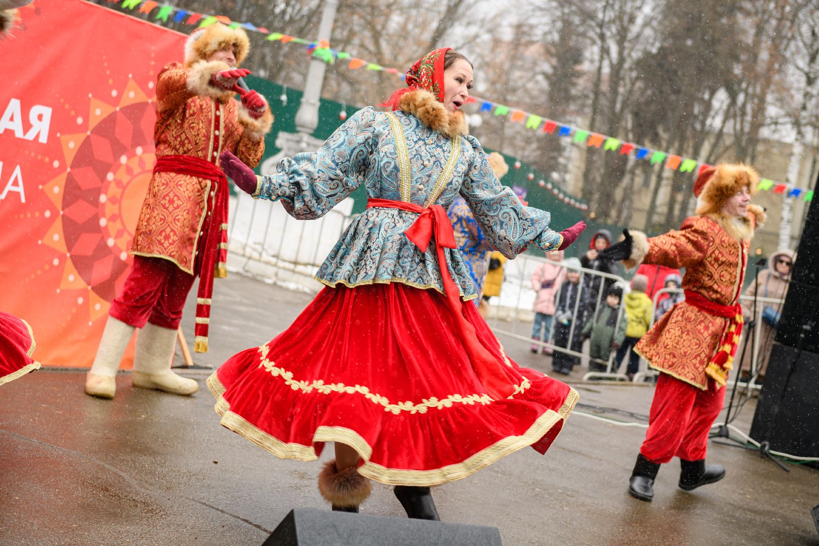масленица, праздничные гуляния, блины, лыткарино, общество, скоморох, вертикалки,