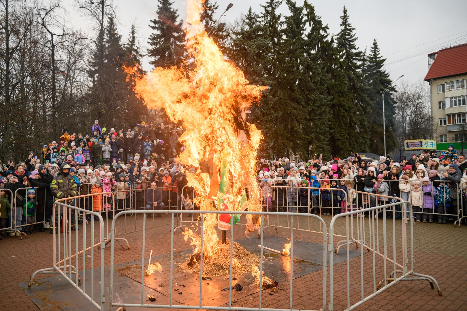 масленица, праздничные гуляния, блины, лыткарино, общество, скоморох, вертикалки,