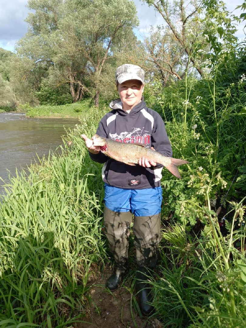 женщина-рыбачка, серебряные пруды, супер улов, щука,