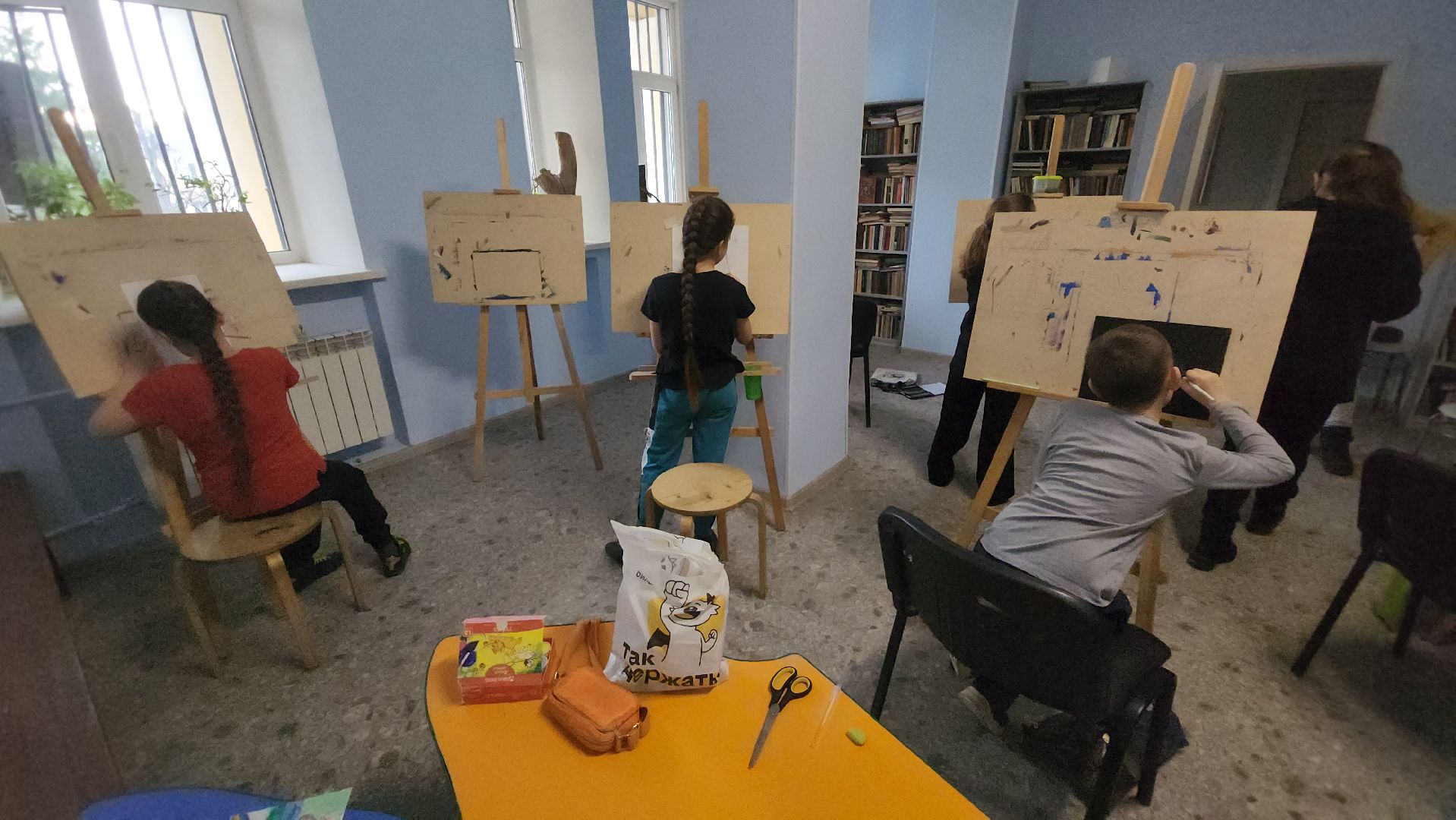 долгопрудный, микрорайон шереметьевский, дк нефтяник, изостудия, рисование, дети, вертикалки,