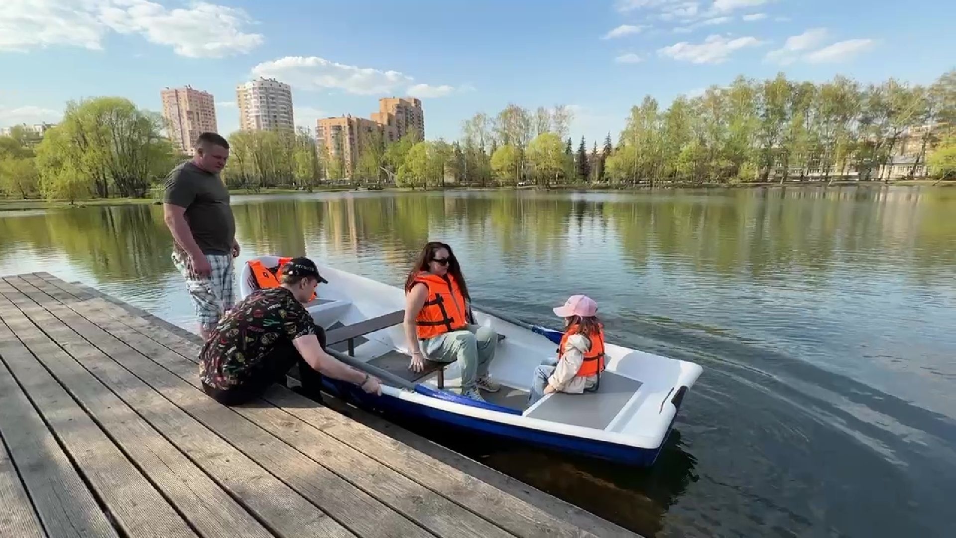 Реутов, Фабричный пруд, катер, катамаран, лодка, вода