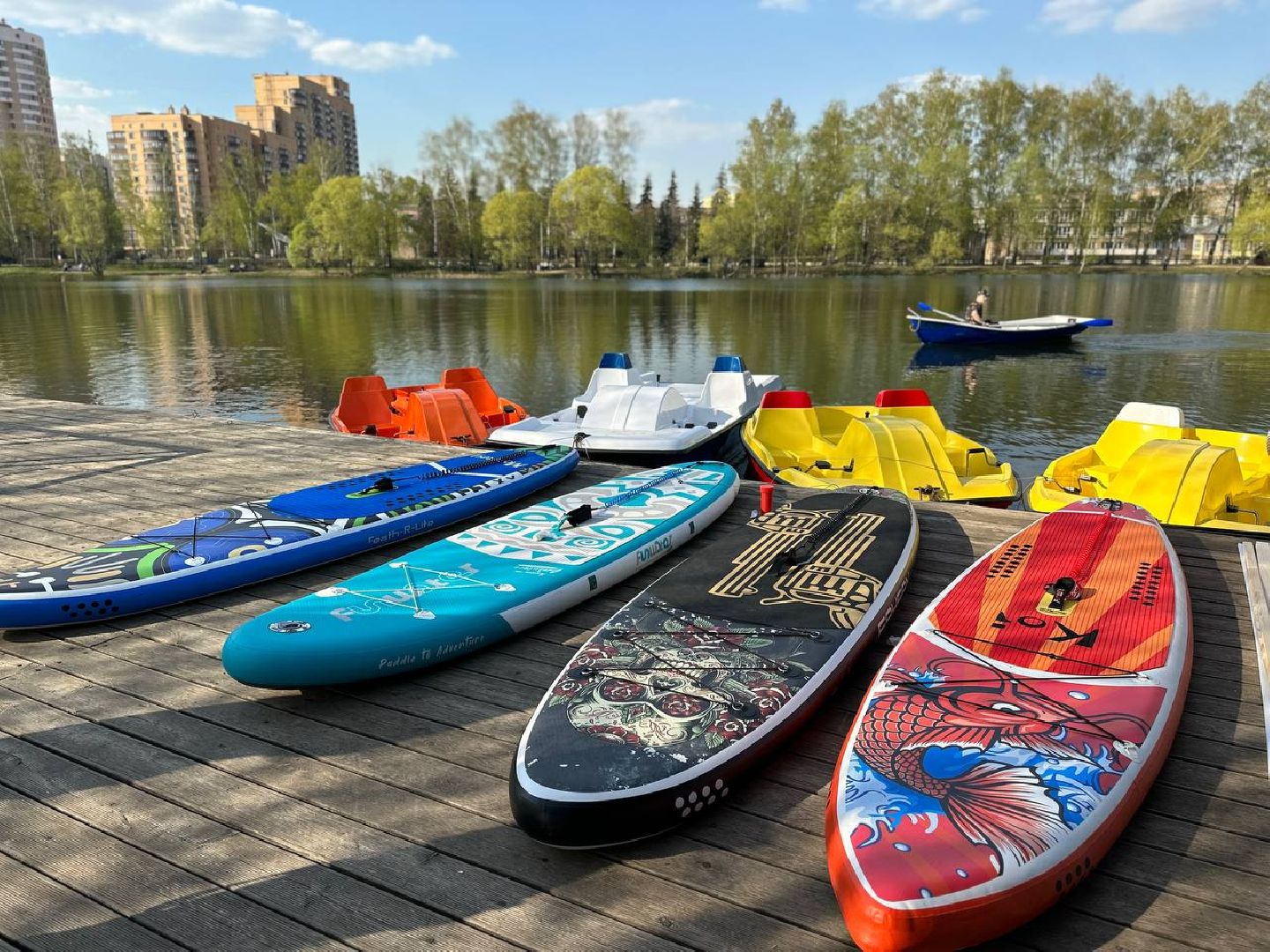 Реутов, Фабричный пруд, катер, катамаран, лодка, вода