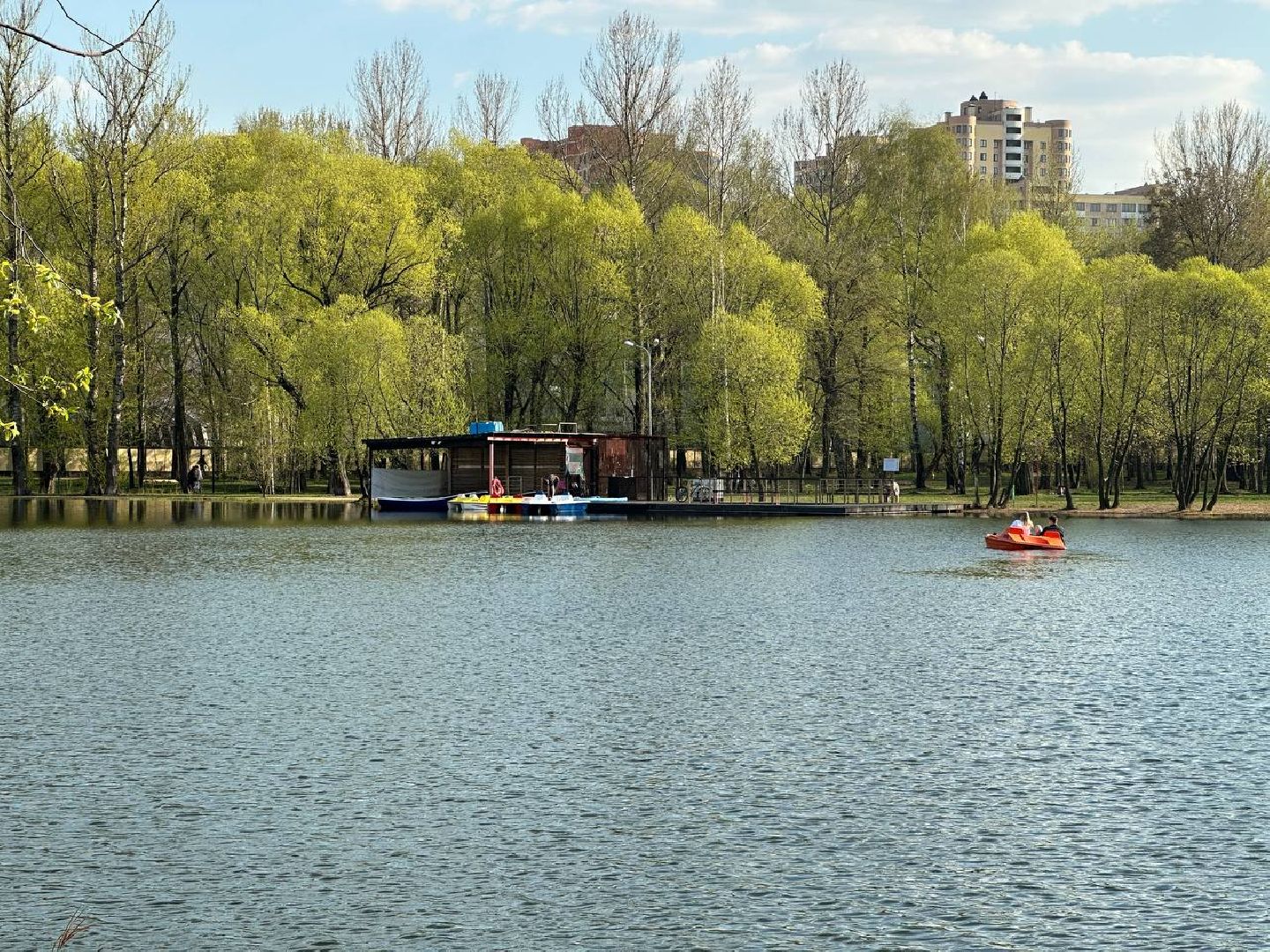 Реутов, Фабричный пруд, катер, катамаран, лодка, вода