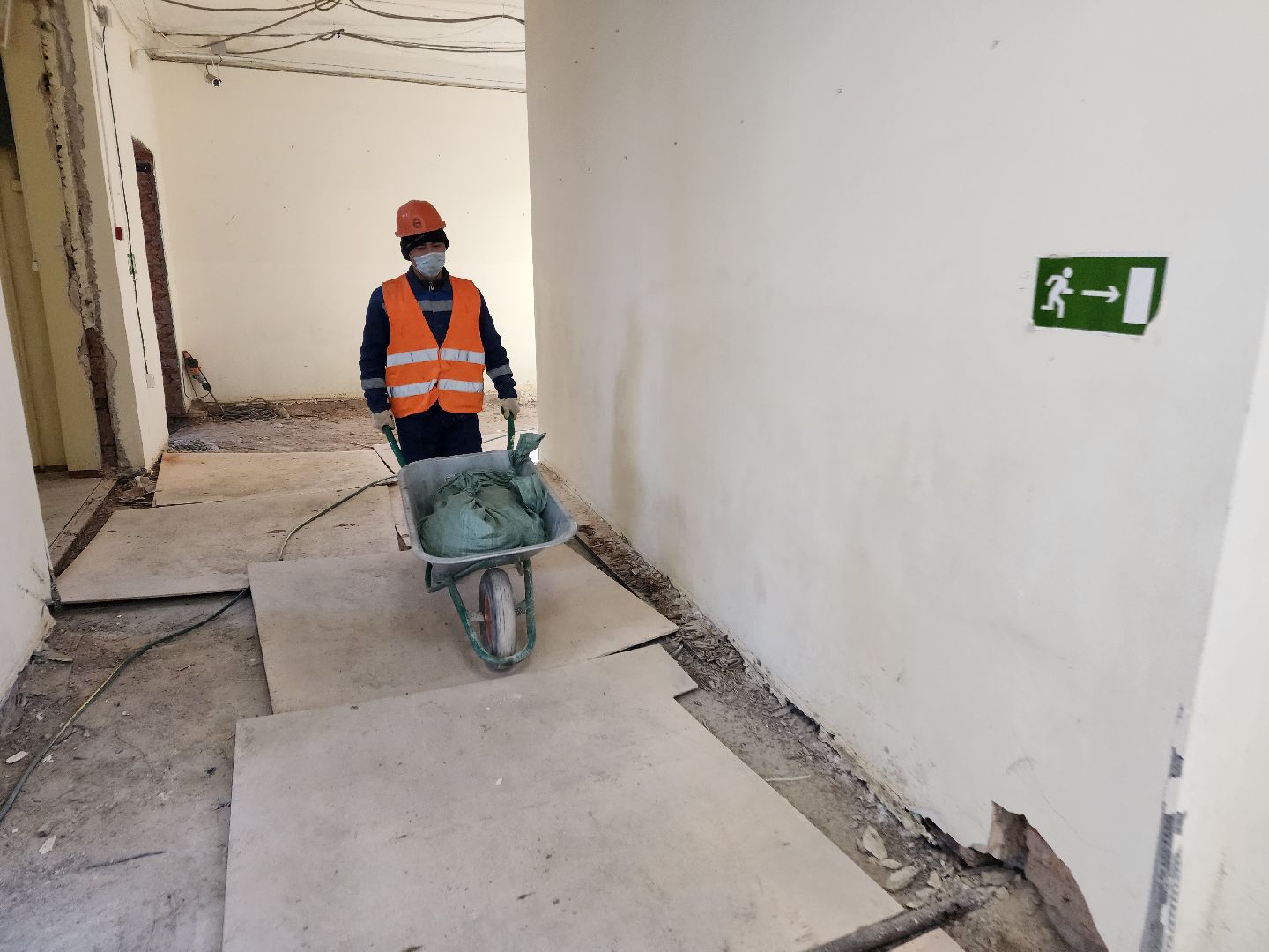 Чехов, улица Чехова 27, центр развития творчества детей и юношества, капитальный ремонт, реконструкция, обновление, демонтажные работы, удаление старых покрытий и конструкций, полы стены потолки, госпрограмма московской области,строительство и капремонт социальных объектов,