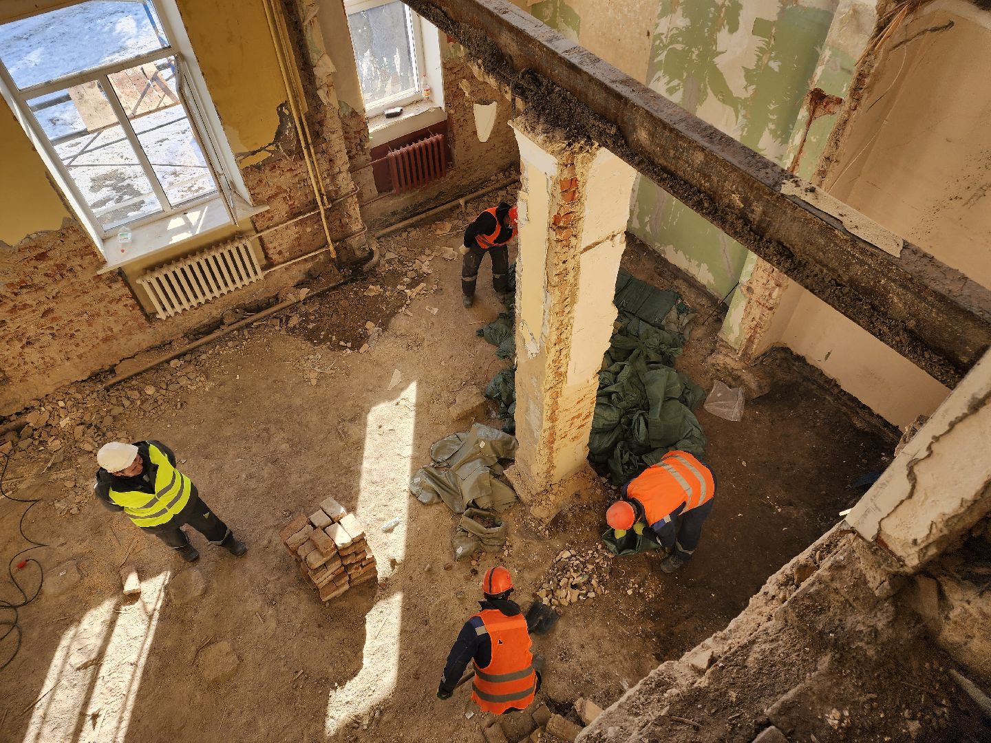 Чехов, улица Чехова 27, центр развития творчества детей и юношества, капитальный ремонт, реконструкция, обновление, демонтажные работы, удаление старых покрытий и конструкций, полы стены потолки, госпрограмма московской области,строительство и капремонт социальных объектов,