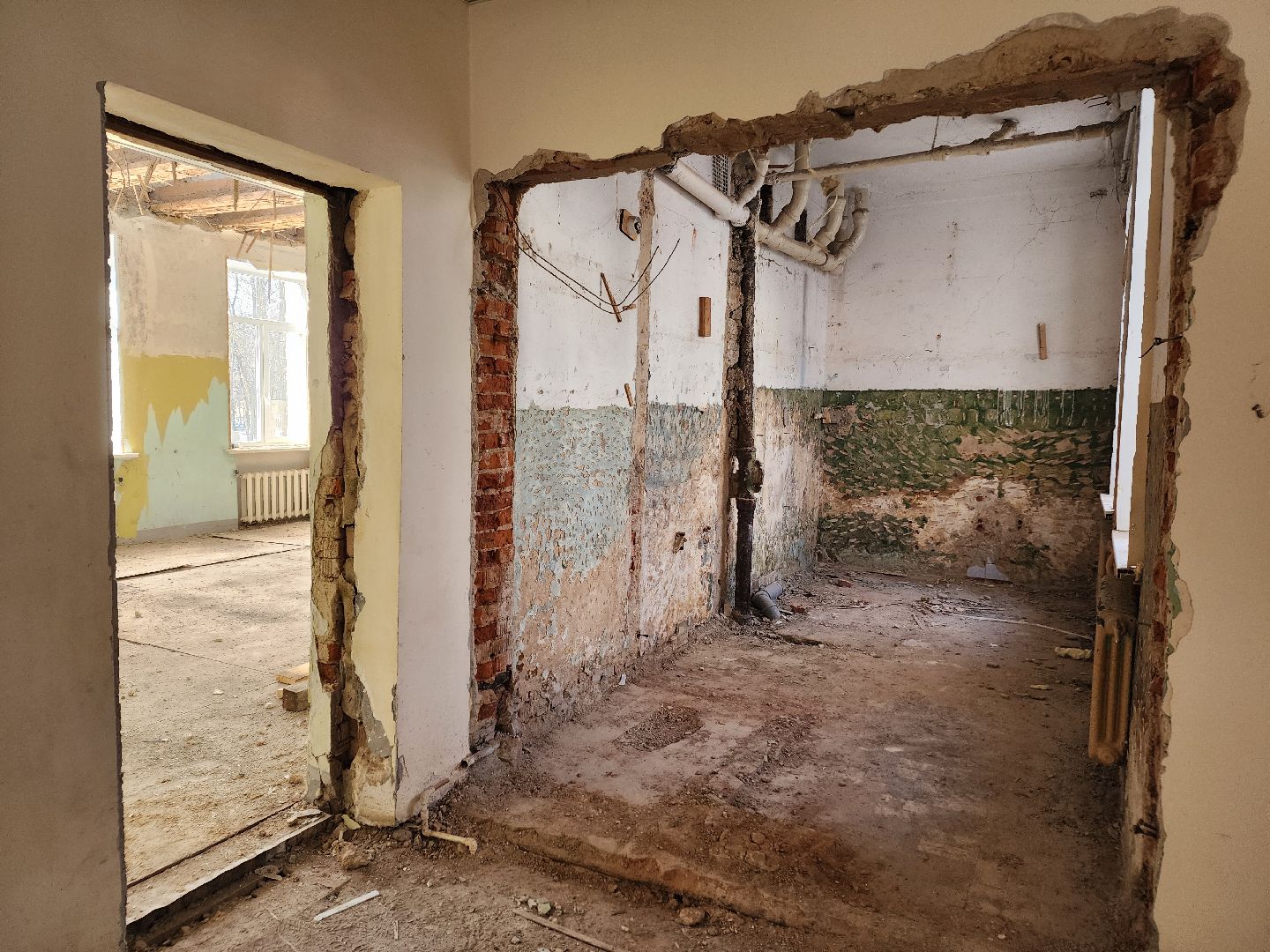 Чехов, улица Чехова 27, центр развития творчества детей и юношества, капитальный ремонт, реконструкция, обновление, демонтажные работы, удаление старых покрытий и конструкций, полы стены потолки, госпрограмма московской области,строительство и капремонт социальных объектов,