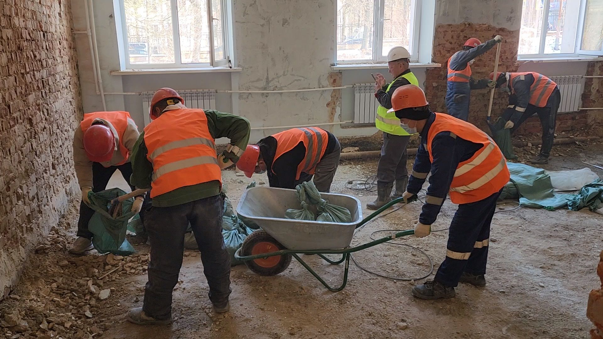 Чехов, улица Чехова 27, центр развития творчества детей и юношества, капитальный ремонт, реконструкция, обновление, демонтажные работы, удаление старых покрытий и конструкций, полы стены потолки, госпрограмма московской области,строительство и капремонт социальных объектов,