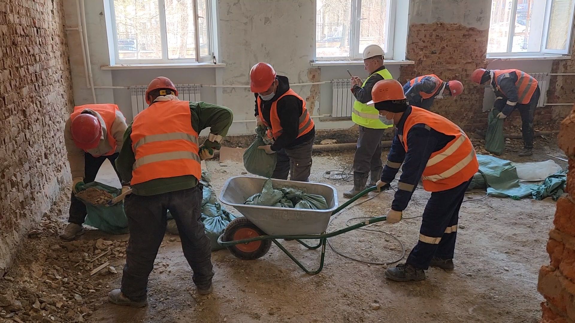 Чехов, улица Чехова 27, центр развития творчества детей и юношества, капитальный ремонт, реконструкция, обновление, демонтажные работы, удаление старых покрытий и конструкций, полы стены потолки, госпрограмма московской области,строительство и капремонт социальных объектов,