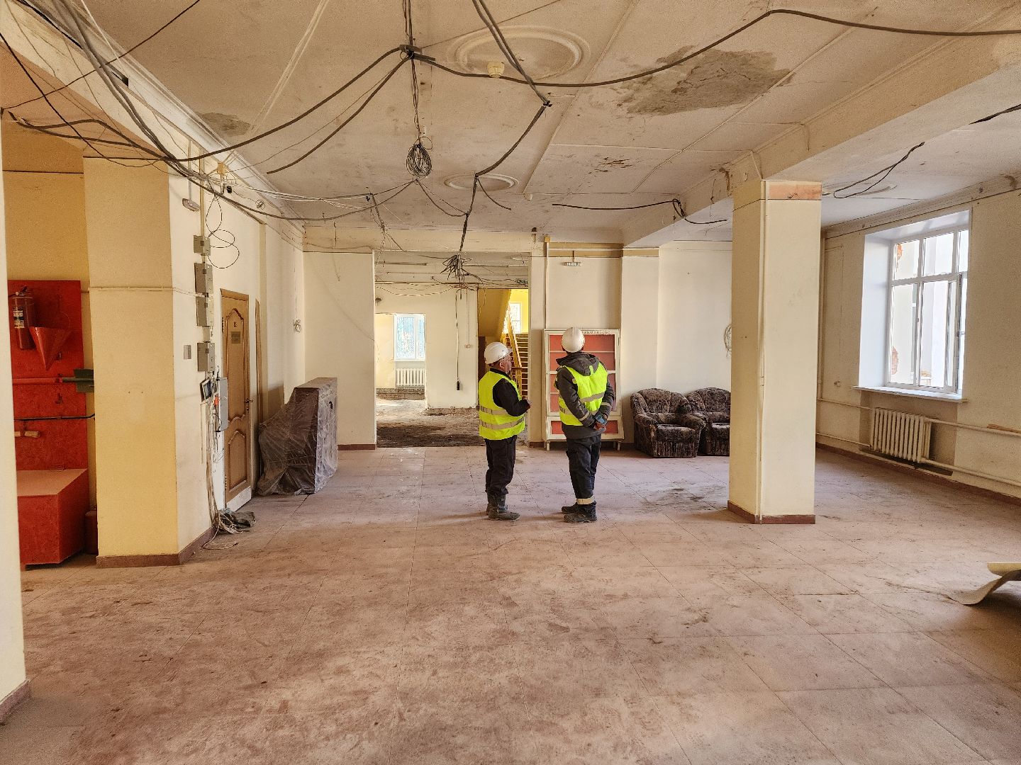 Чехов, улица Чехова 27, центр развития творчества детей и юношества, капитальный ремонт, реконструкция, обновление, демонтажные работы, удаление старых покрытий и конструкций, полы стены потолки, госпрограмма московской области,строительство и капремонт социальных объектов,