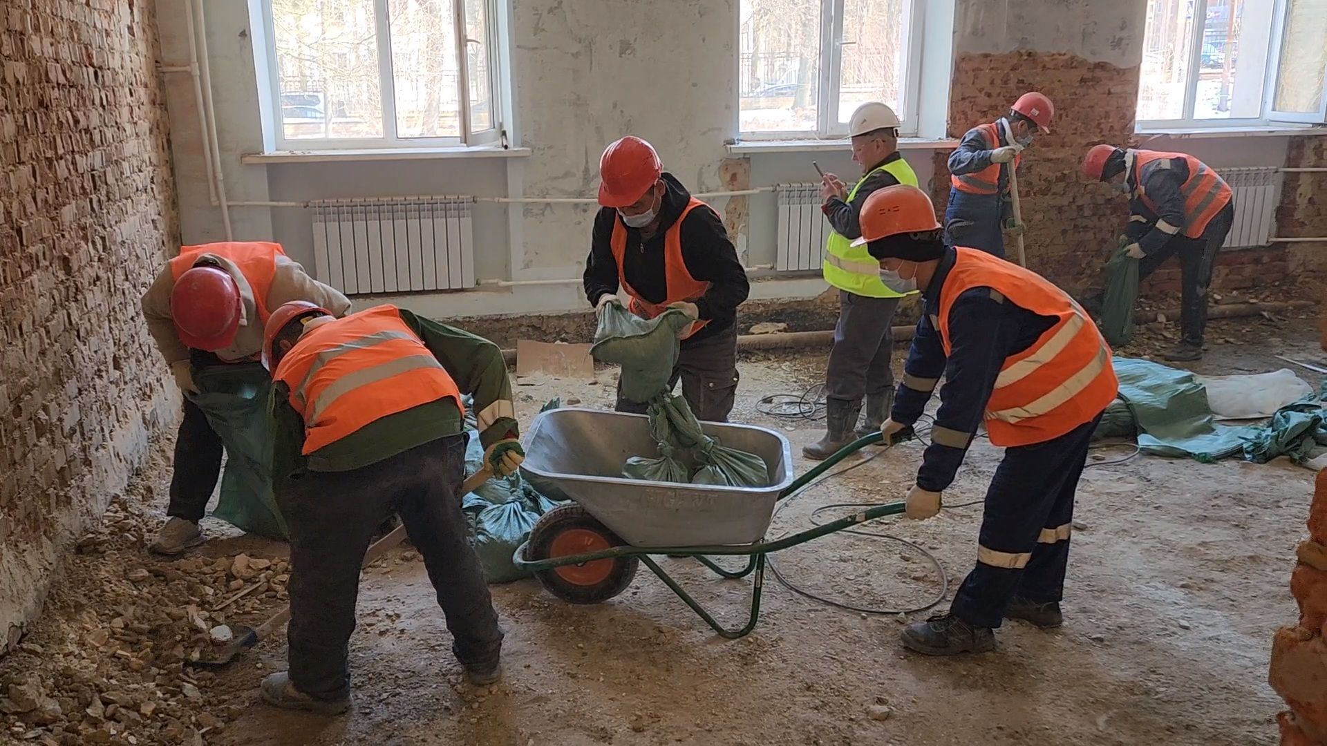 Чехов, улица Чехова 27, центр развития творчества детей и юношества, капитальный ремонт, реконструкция, обновление, демонтажные работы, удаление старых покрытий и конструкций, полы стены потолки, госпрограмма московской области,строительство и капремонт социальных объектов,