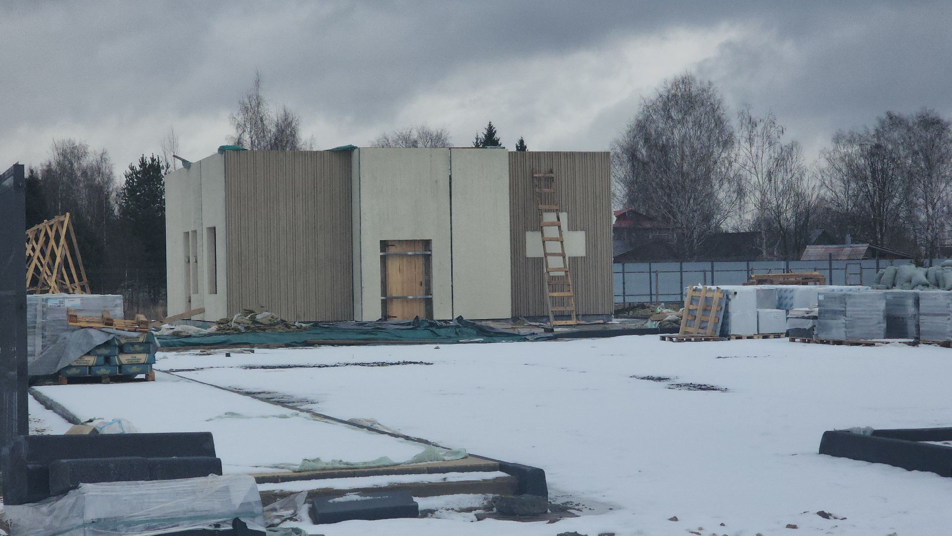 Деревня Назарьево, Медицина, Строительство,