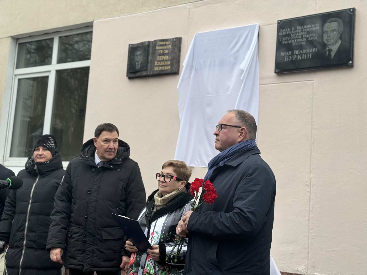 Мемориальная доска, Врач - нейрохирург, видновская клиническая больница, ленинский городской округ,