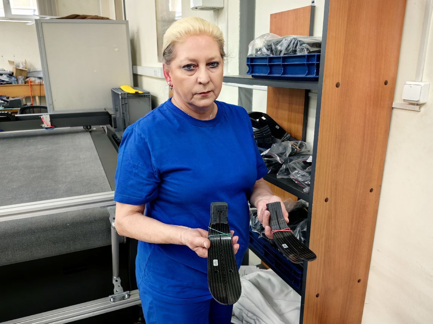 отдел отк, производство, 8 марта, букет, ирисы, контролер,