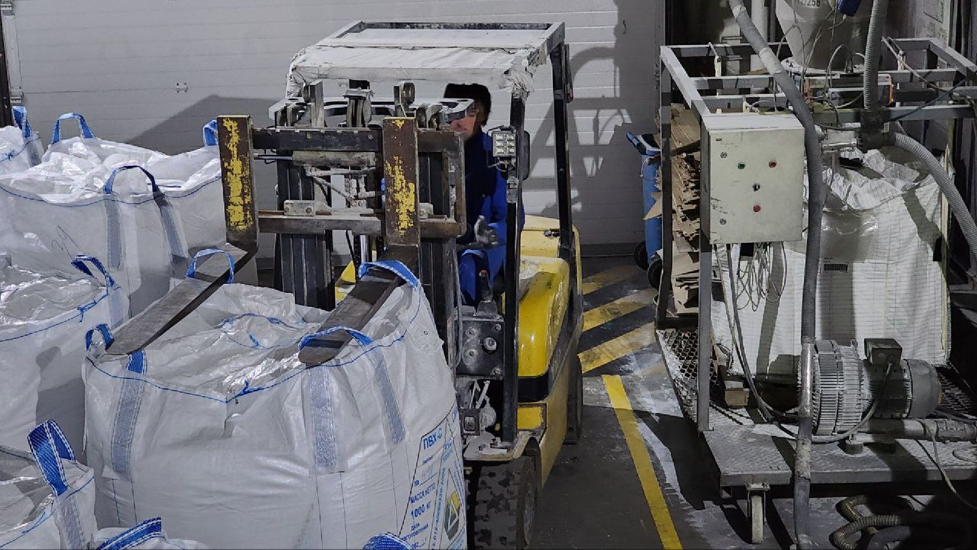 экономика, кадры, завод по производству оконного профиля,