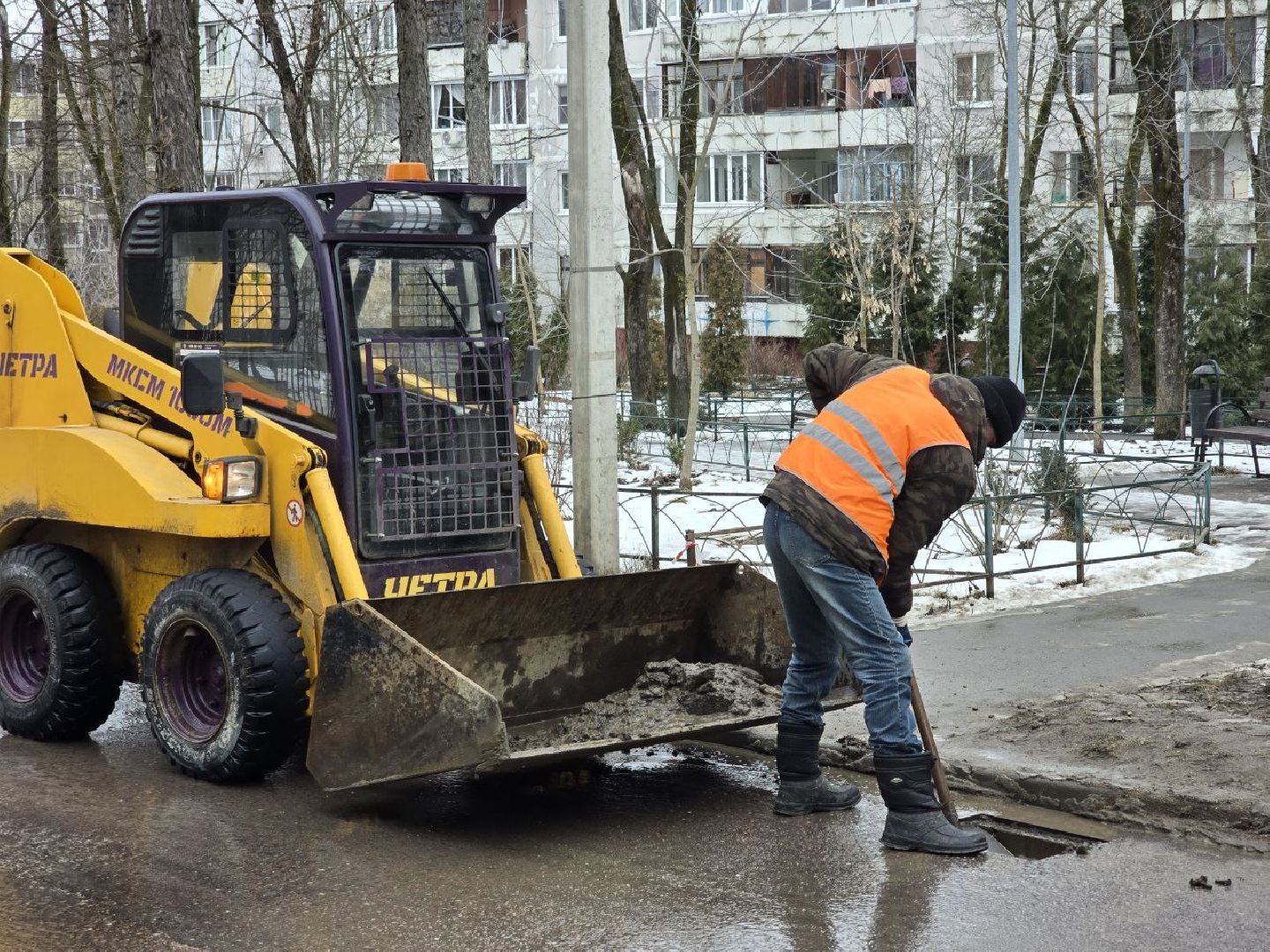 можайск, можайский муниципальный округ, подмосковье, жкх, коммунальщики, ливневые канализации, прочистка ливневых канализаций, подтопления, весна,