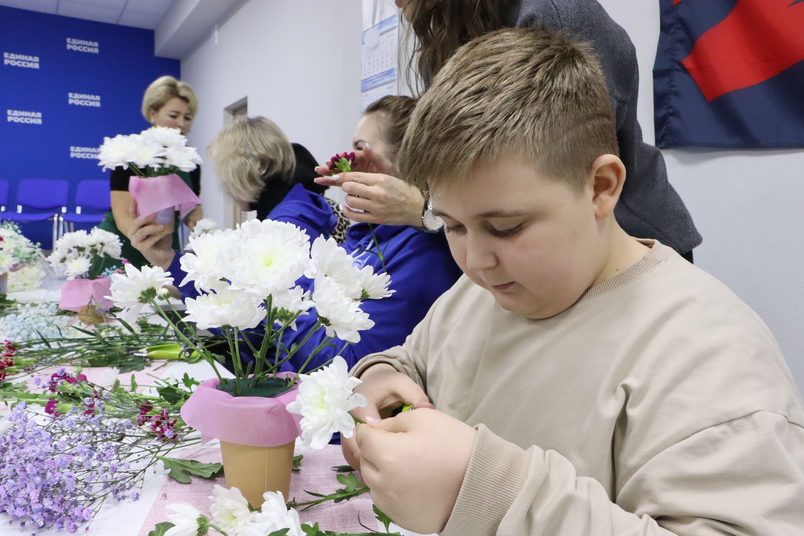 серебряные пруды, молодогвардейцы серебряных прудов, цветы для мамы, 8 марта, международный женский день,