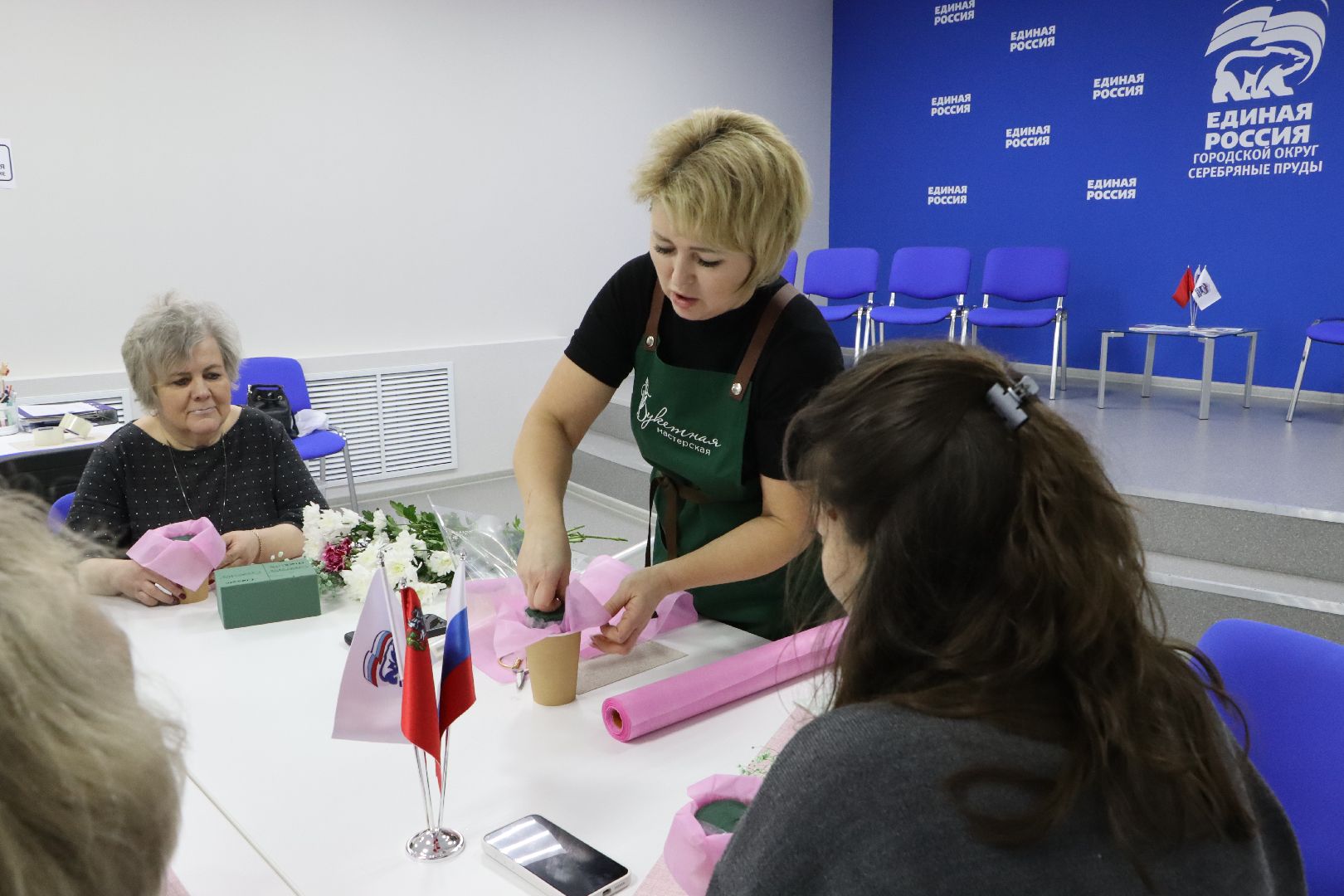 серебряные пруды, молодогвардейцы серебряных прудов, цветы для мамы, 8 марта, международный женский день,