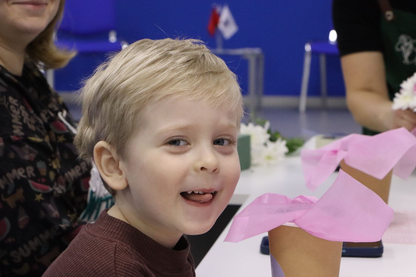 серебряные пруды, молодогвардейцы серебряных прудов, цветы для мамы, 8 марта, международный женский день,