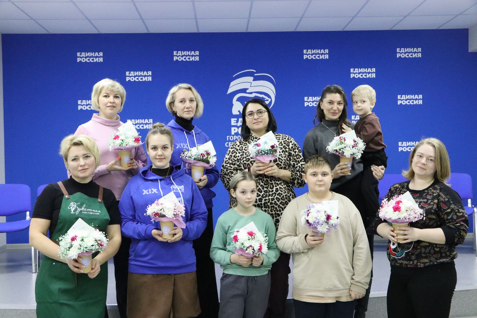 серебряные пруды, молодогвардейцы серебряных прудов, цветы для мамы, 8 марта, международный женский день,