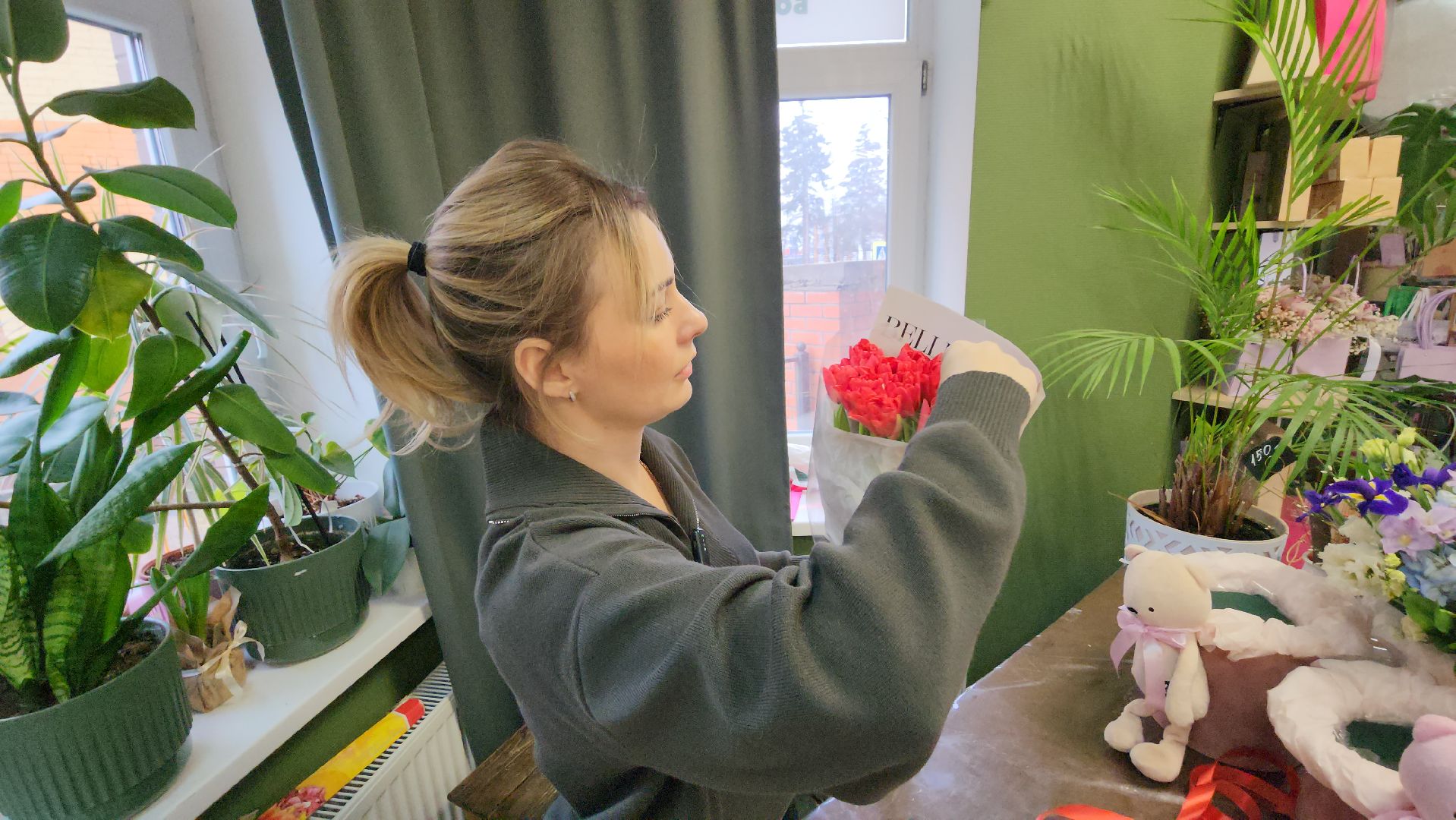 радуга цветов, серпухов, 8 марта, букет к 8 марта, цветочный магазин,