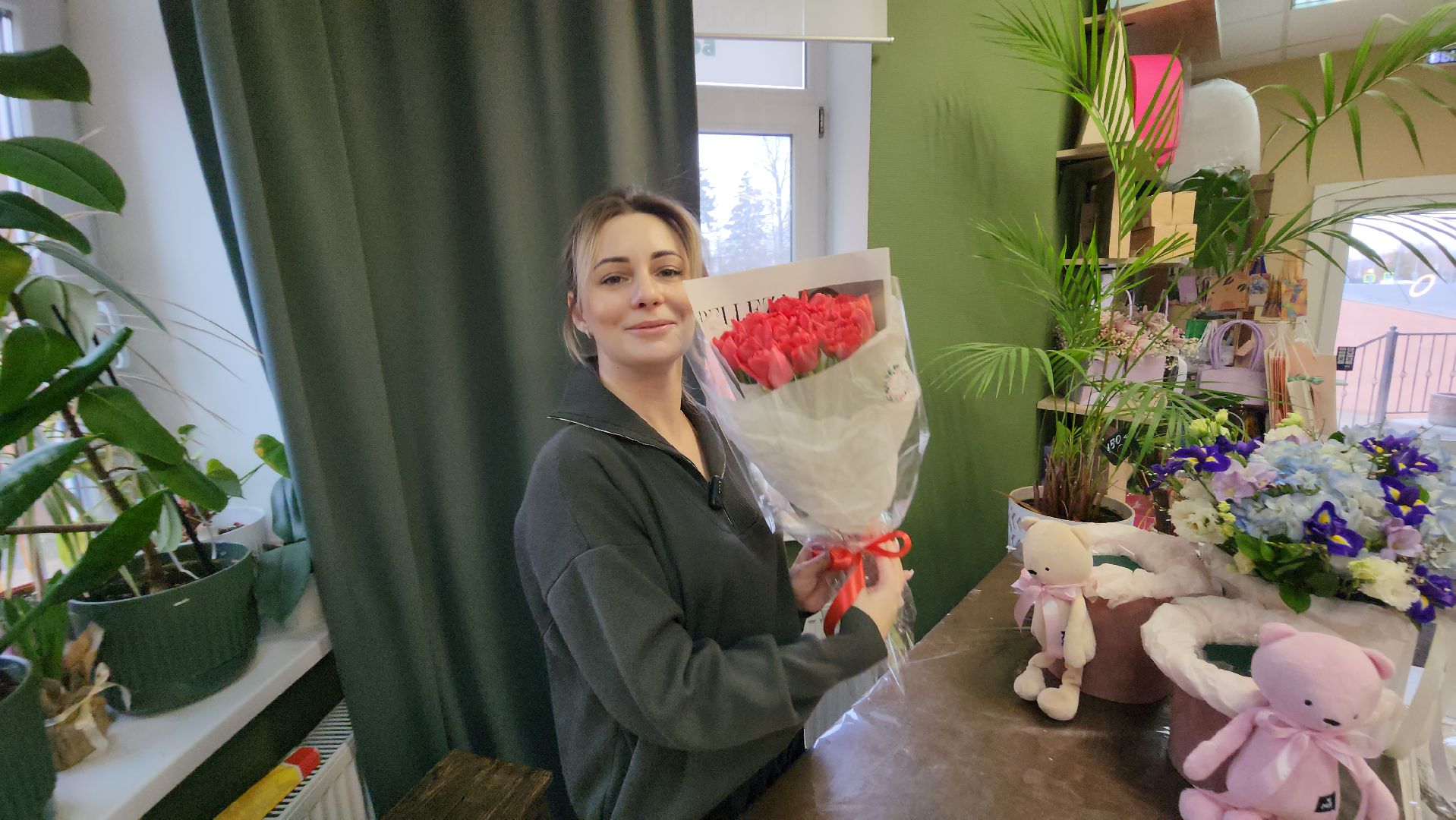 радуга цветов, серпухов, 8 марта, букет к 8 марта, цветочный магазин,