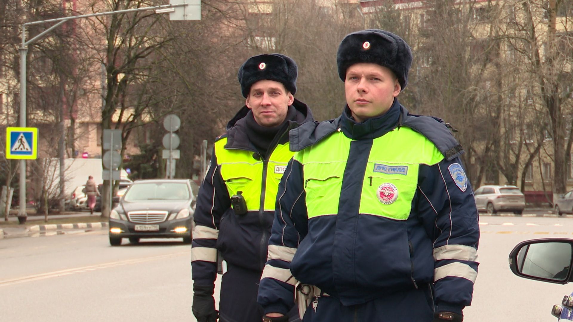 реутов, гибдд, проверка документов, цветы для автоледи, тюльпаны, 8 марта,