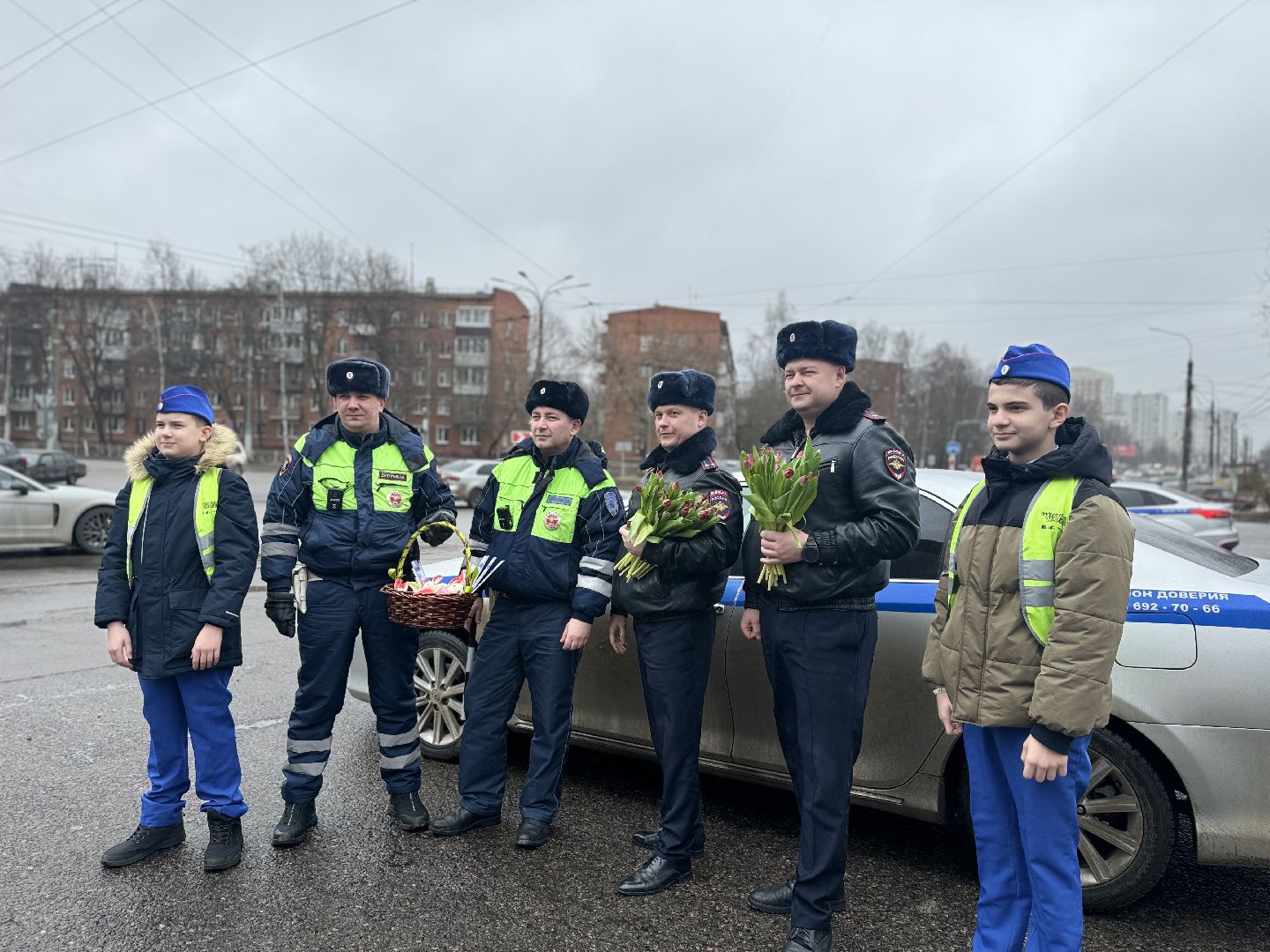 сотрудники гибдд поздравляют с 8 марта, ленинский городской округ, автоледи,