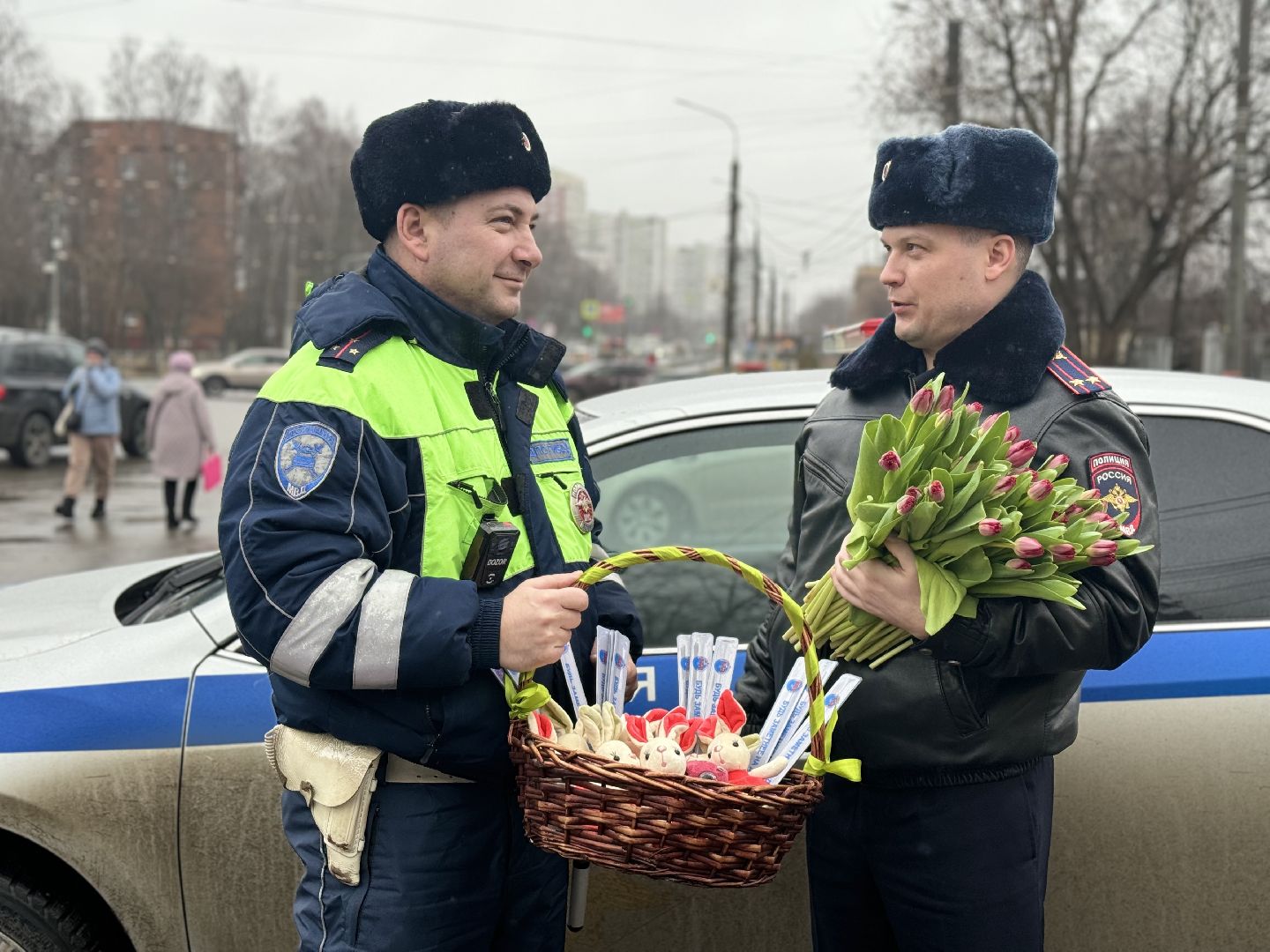 сотрудники гибдд поздравляют с 8 марта, ленинский городской округ, автоледи,