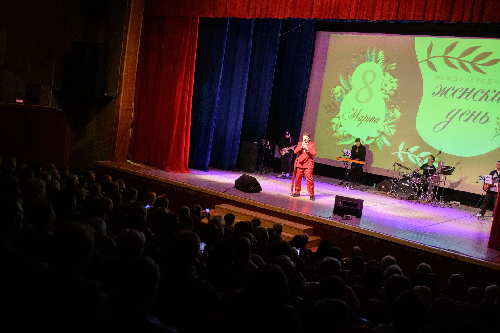 лыткарино, дк цм лыткарино, вадим евтеев, илья викторов, концерт к 8 марта, международный женский день, вертикалки,