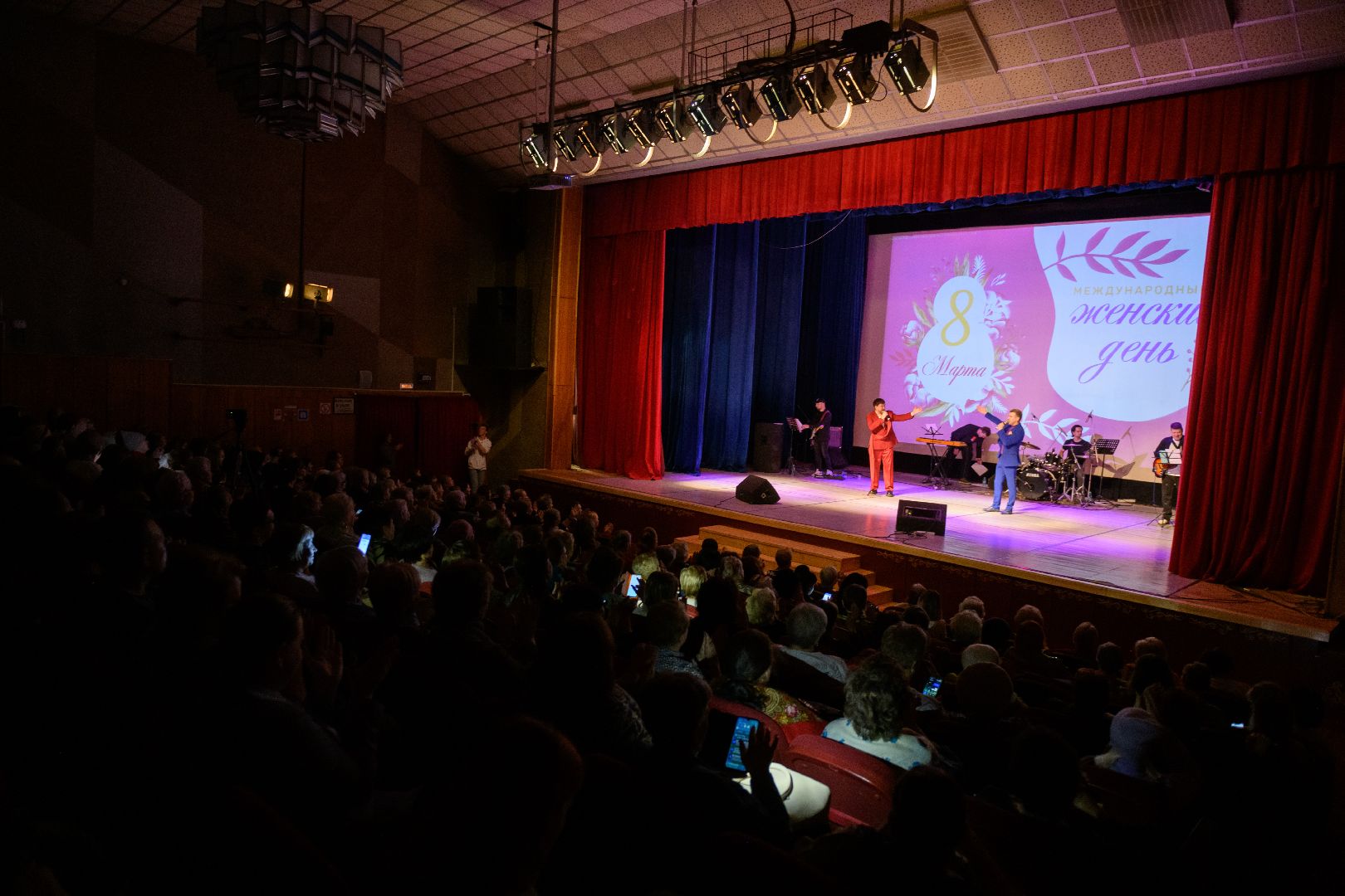 лыткарино, дк цм лыткарино, вадим евтеев, илья викторов, концерт к 8 марта, международный женский день, вертикалки,