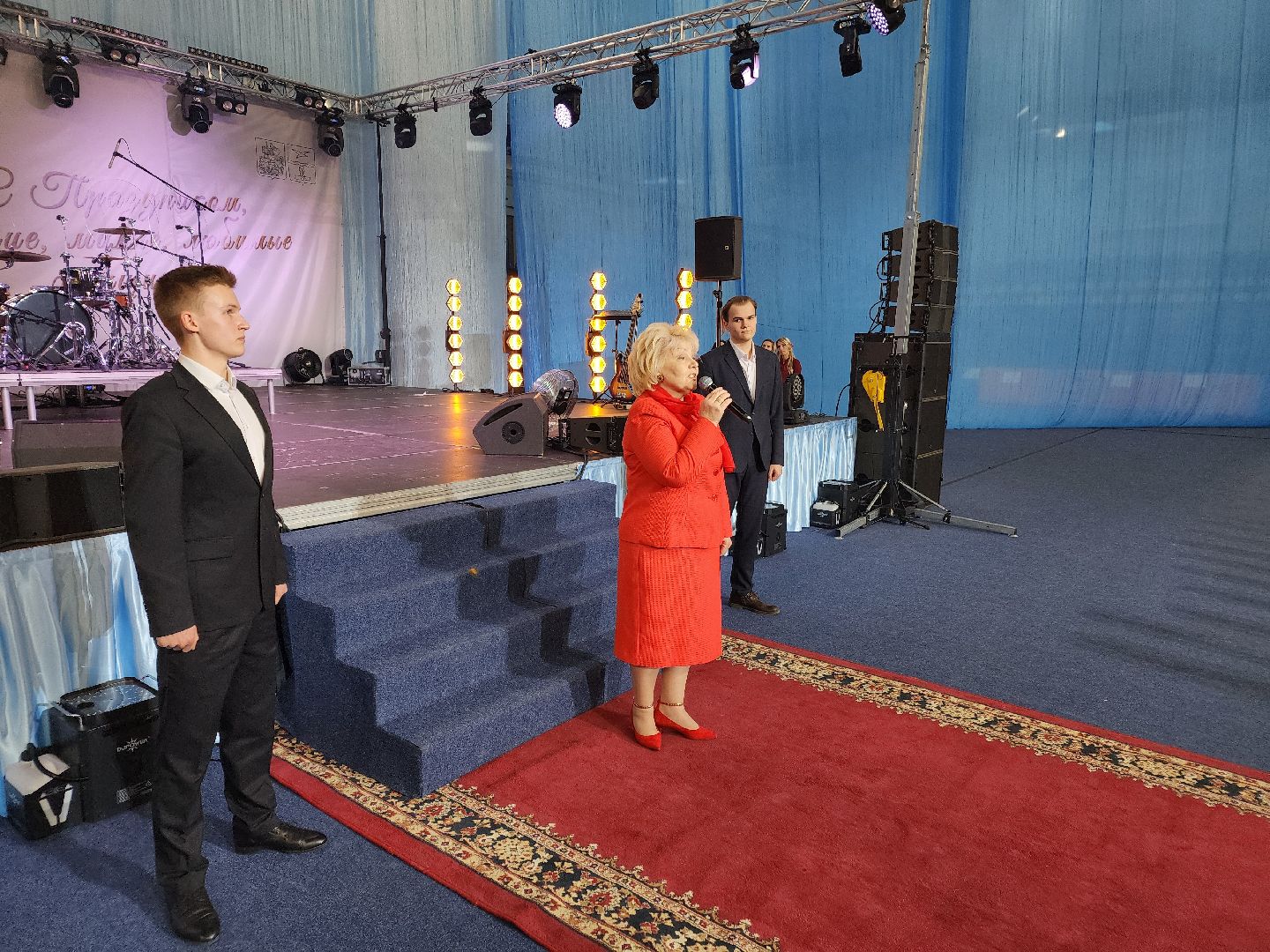 Чехов, дворец спорта олимпийский, 8 Марта, международный женский день, праздник, мероприятие, награждение, почетные грамоты, благодарственные письма, памятные знаки, глава округа михаил собакин,