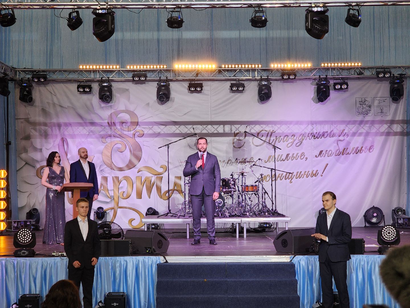 Чехов, дворец спорта олимпийский, 8 Марта, международный женский день, праздник, мероприятие, награждение, почетные грамоты, благодарственные письма, памятные знаки, глава округа михаил собакин,