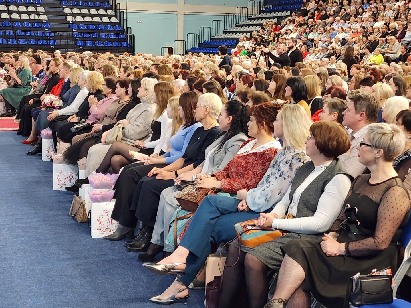 Чехов, дворец спорта олимпийский, 8 Марта, международный женский день, праздник, мероприятие, награждение, почетные грамоты, благодарственные письма, памятные знаки, глава округа михаил собакин,