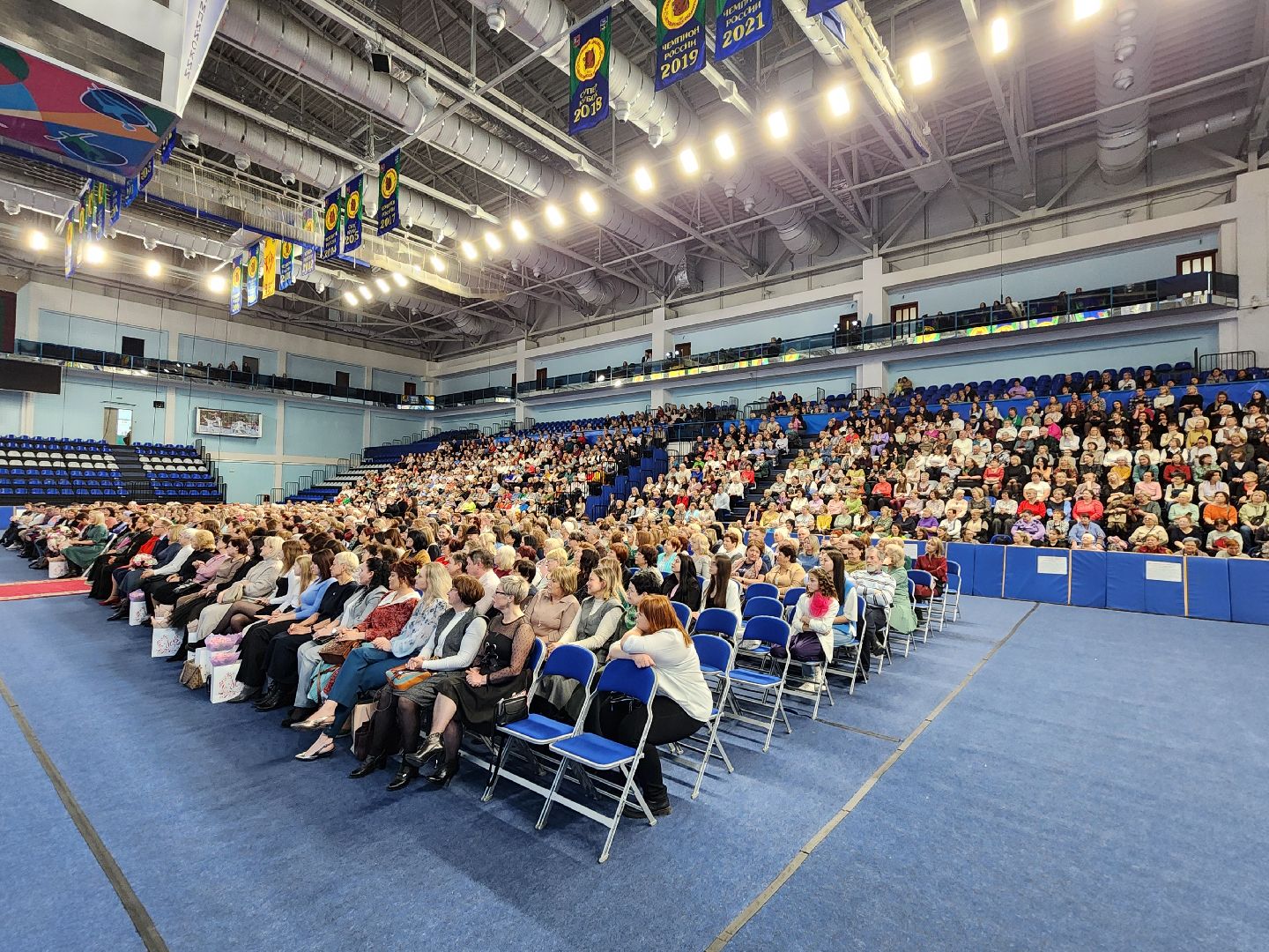 Чехов, дворец спорта олимпийский, 8 Марта, международный женский день, праздник, мероприятие, награждение, почетные грамоты, благодарственные письма, памятные знаки, глава округа михаил собакин,