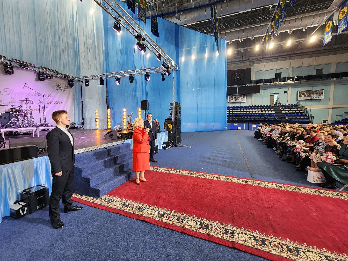 Чехов, дворец спорта олимпийский, 8 Марта, международный женский день, праздник, мероприятие, награждение, почетные грамоты, благодарственные письма, памятные знаки, глава округа михаил собакин,