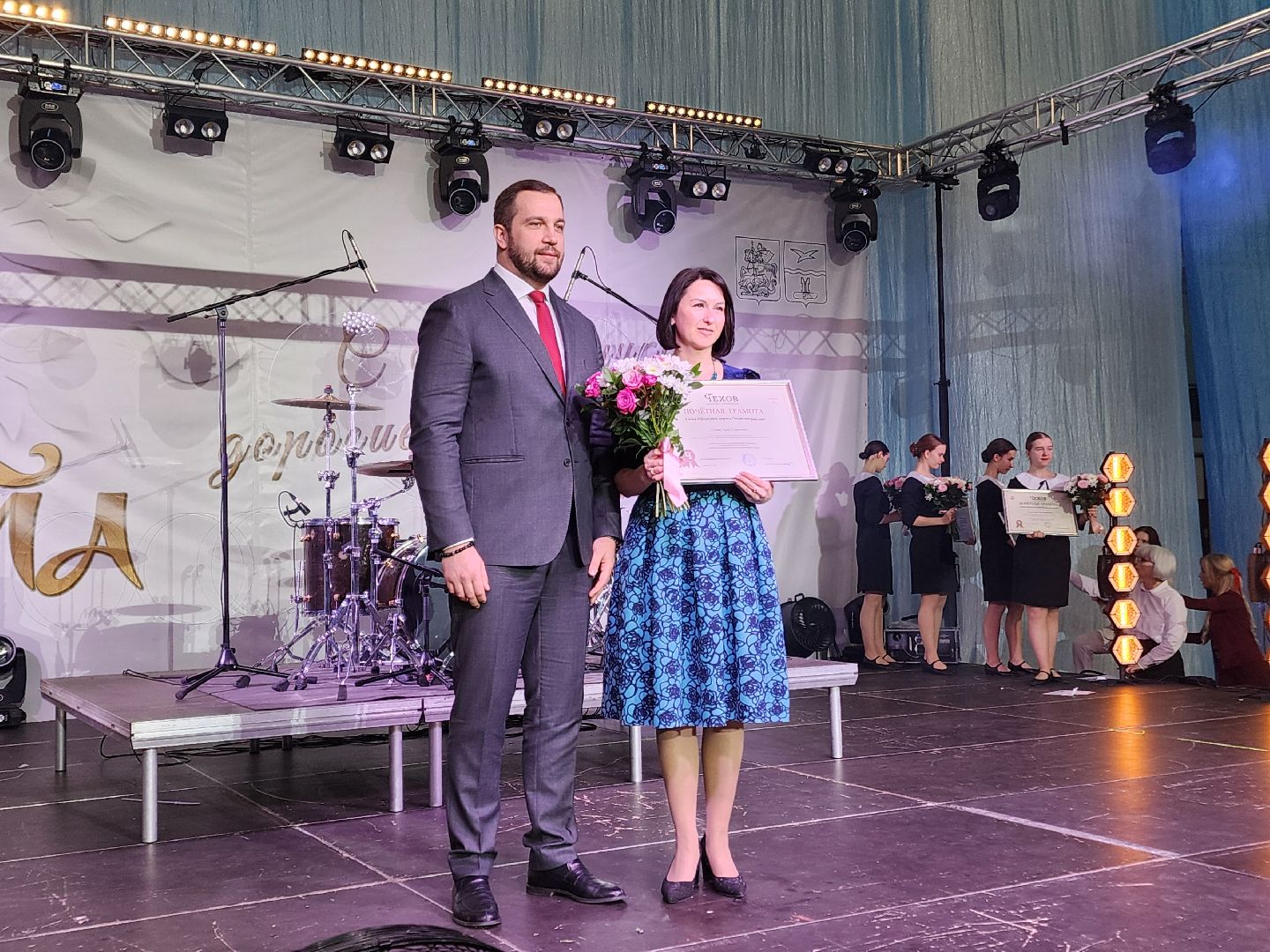 Чехов, дворец спорта олимпийский, 8 Марта, международный женский день, праздник, мероприятие, награждение, почетные грамоты, благодарственные письма, памятные знаки, глава округа михаил собакин,
