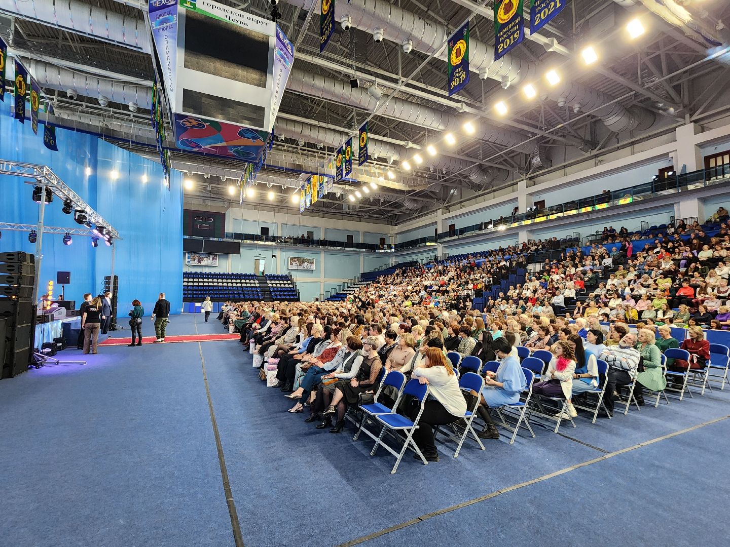 Чехов, дворец спорта олимпийский, 8 Марта, международный женский день, праздник, мероприятие, награждение, почетные грамоты, благодарственные письма, памятные знаки, глава округа михаил собакин,