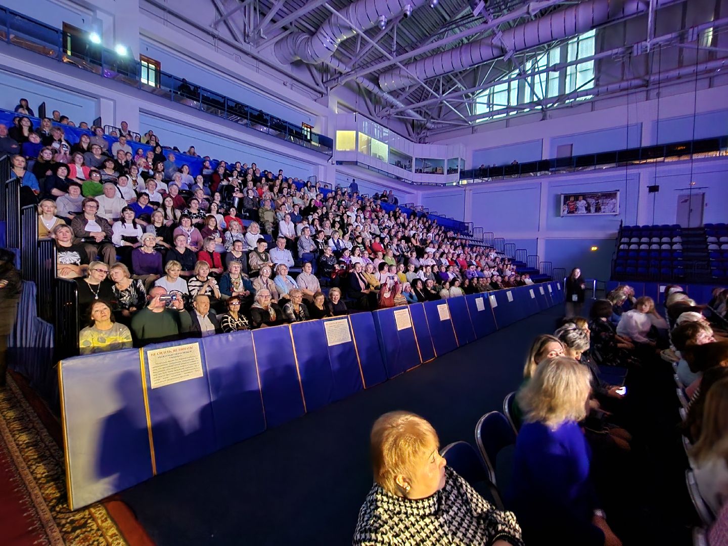 Чехов, дворец спорта Олимпийский, 8 Марта, Международный женский день, праздничный концерт, мероприятие, ансамбль танца Юность, вокальная студия Авангард, Митя Фомин, песни, танцы,